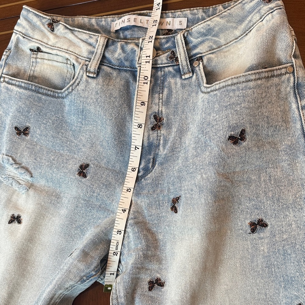 Light Wash Butterfly Embroidered Distressed Jeans - Picture 4 of 13